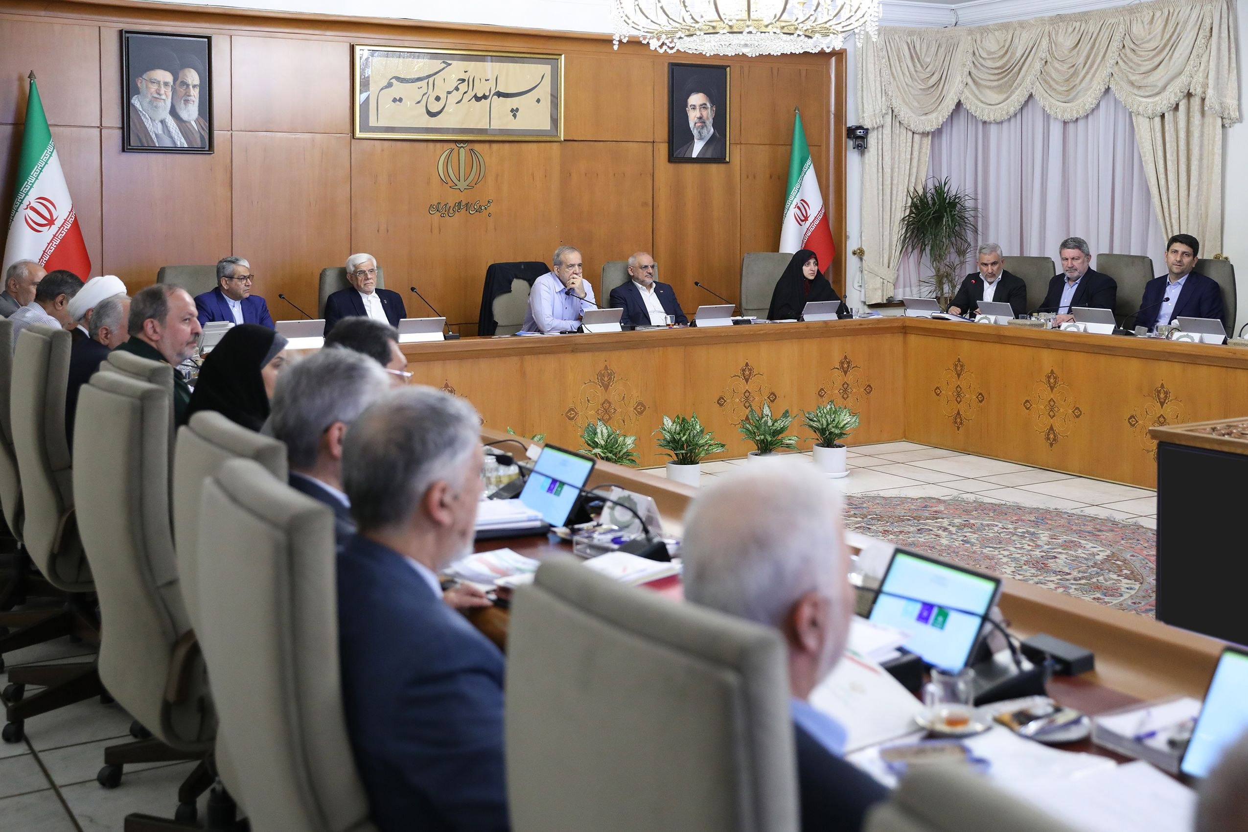 ابراز امیدواری پزشکیان به همکاری و انسجام دولت با محسن رضایی در سمت دبیری شعام