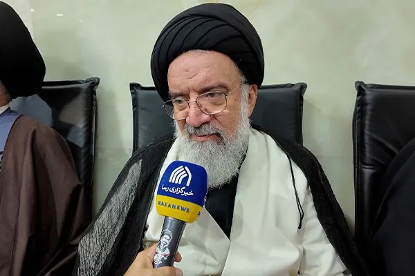 شهید خامنه‌ای حوزویِ واقعی بود و دغدغه‌ی اصلی‌اش تقویت حوزه‌ها بود
