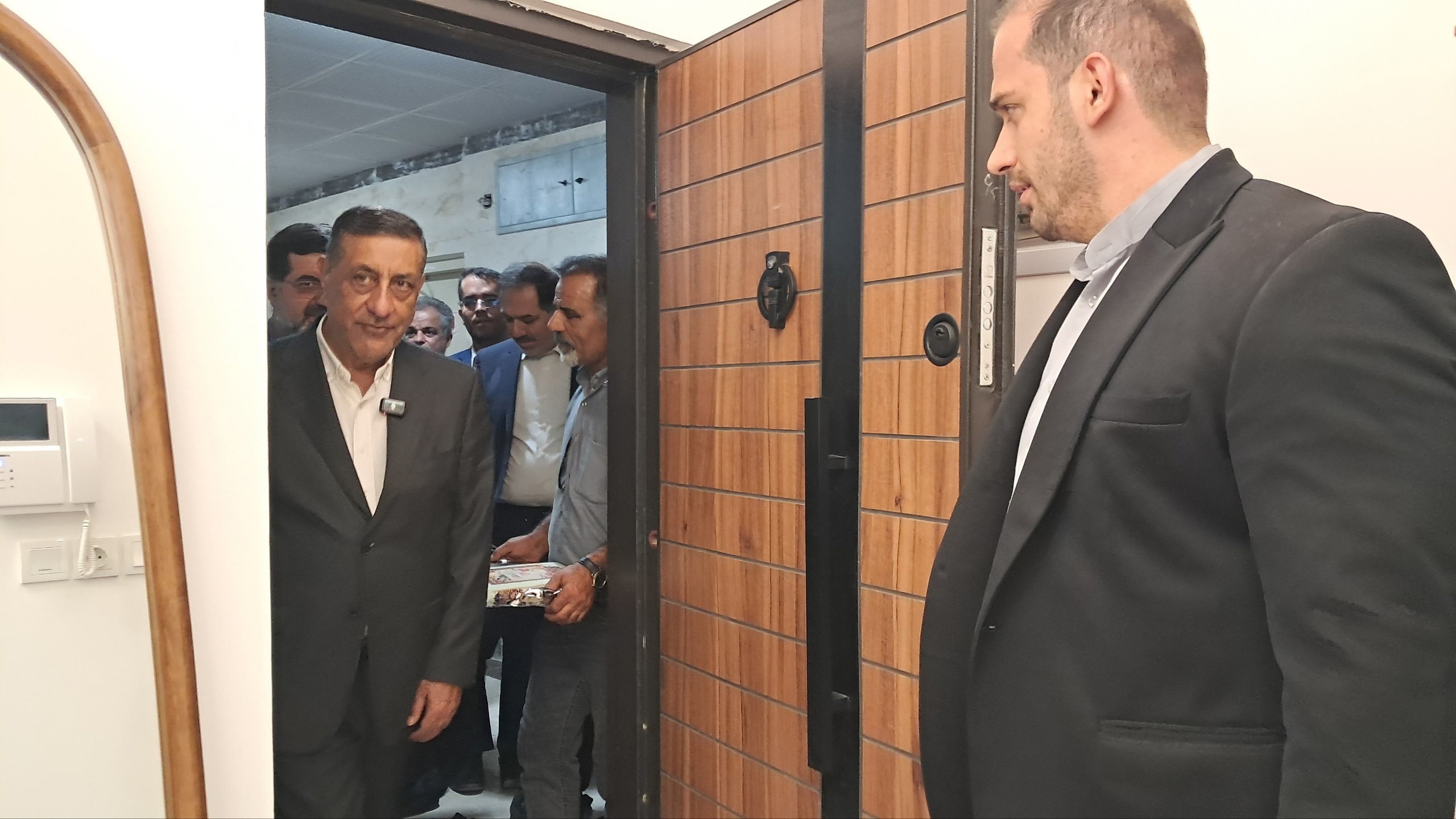 کلید بیش از ۴ هزار واحد نهضت ملی مسکن قم به متقاضیان تحویل داده شد
