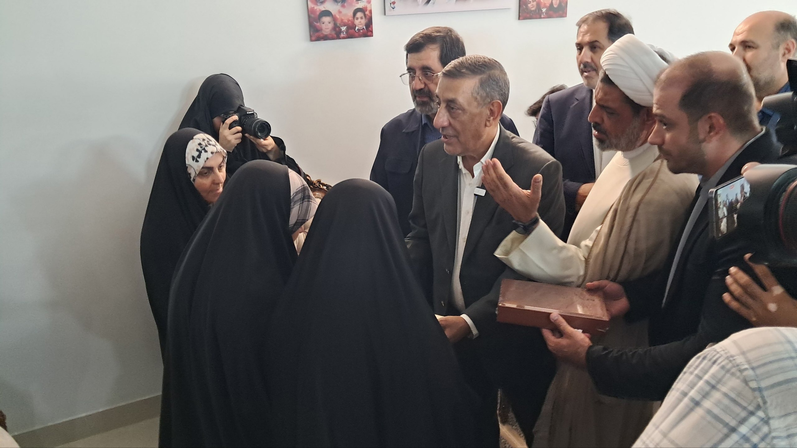 اهدای خانه به دو خواهر بازمانده از حمله موشکی شهریار در قم