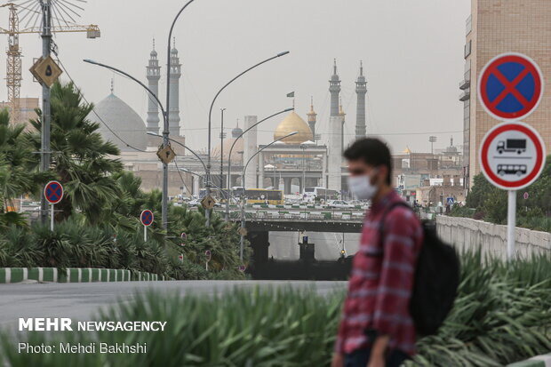 وزش باد و گردوخاک در انتظار قم؛ احتمال رگبار و رعدوبرق از سه‌شنبه