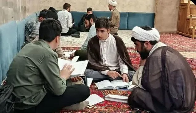 نگاهی به مباحثه روزانه طلاب جدیدالورود در حوزه علمیه تبریز