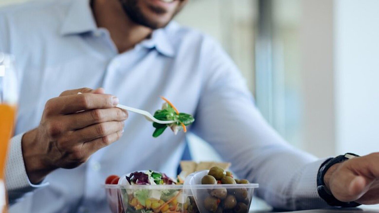 ساعت غذا خوردن آقایان مهم‌تر است!