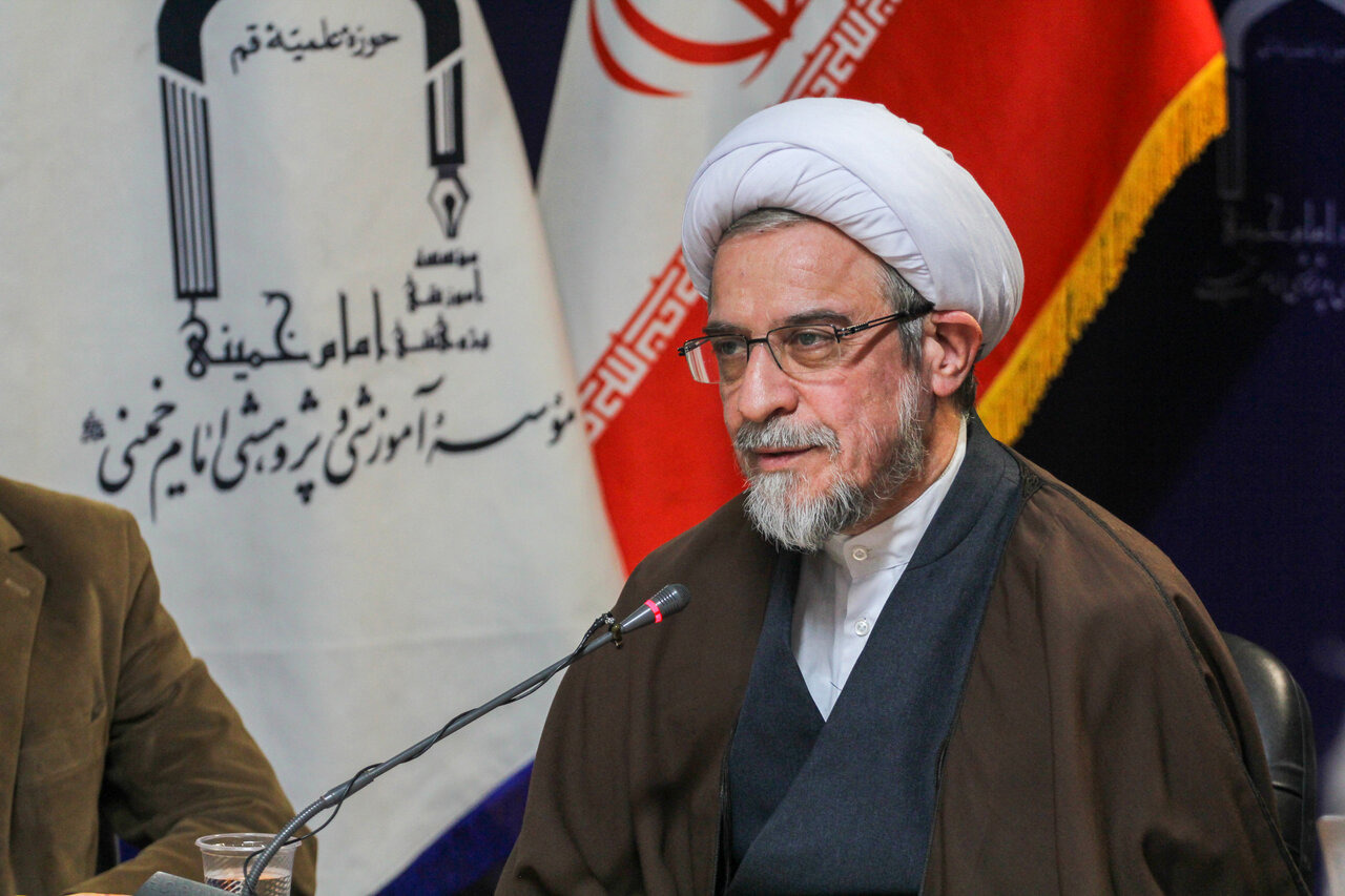 بیان ضعف‌ها و کمبودها در فضای عمومی، دشمن را خوشحال و دلگرم می‌کند