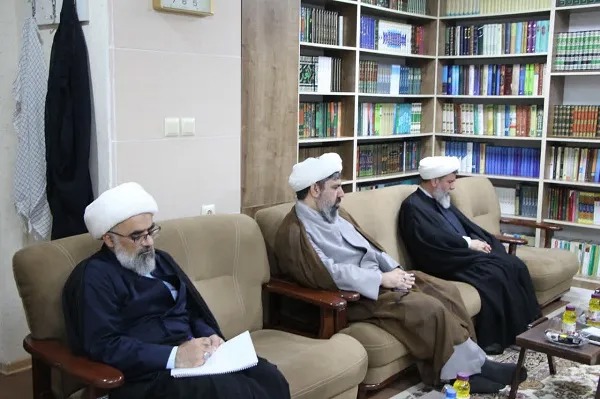 مسائل و مطالبات جامعه حوزوی فارس در سفر رئیس مرکز خدمات بررسی می‌شود
