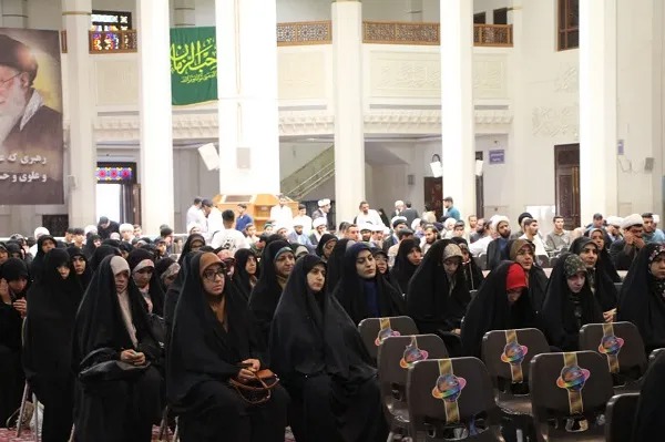 تربیت بانوان طلبه توانمند در حوزه علمیه خواهران فارس