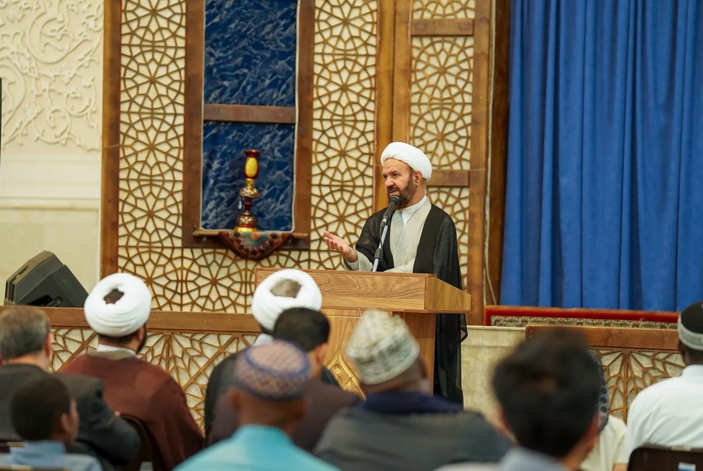 امواج نورانی انقلاب توسط طلاب جامعه المصطفی در دنیا اشاعه می شود