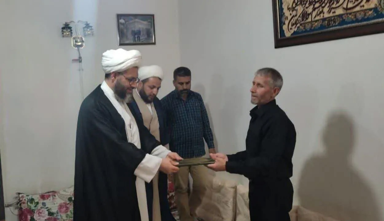 امام جمعه اهر با خانواده شهید ابراهیم اسدیان دیدار کرد