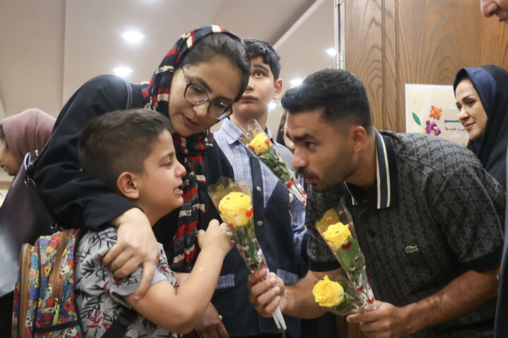 اقدام خیرخواهانه طلایی‌پوشان در روز اول مهر؛ ستارگان باشگاه سپاهان در کنار کودکان اوتیسم