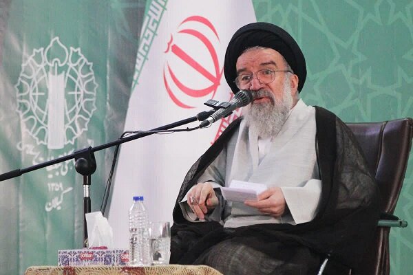 خاتمی: کمرنگ شدن کتابخوانی خطری جدی برای فرهنگ جامعه است