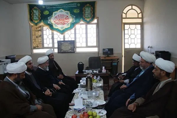 بازدید مدیر حوزه علمیه فارس از مدرسه صفاشهر با هدف بررسی وضعیت آموزشی