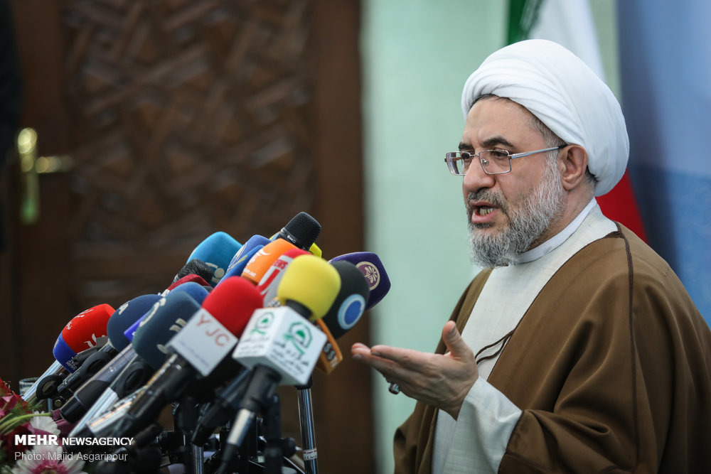 آیت‌الله اراکی: نمی‌توان از حمایت مظلومان گفت و در جشن ظالمان شرکت کرد