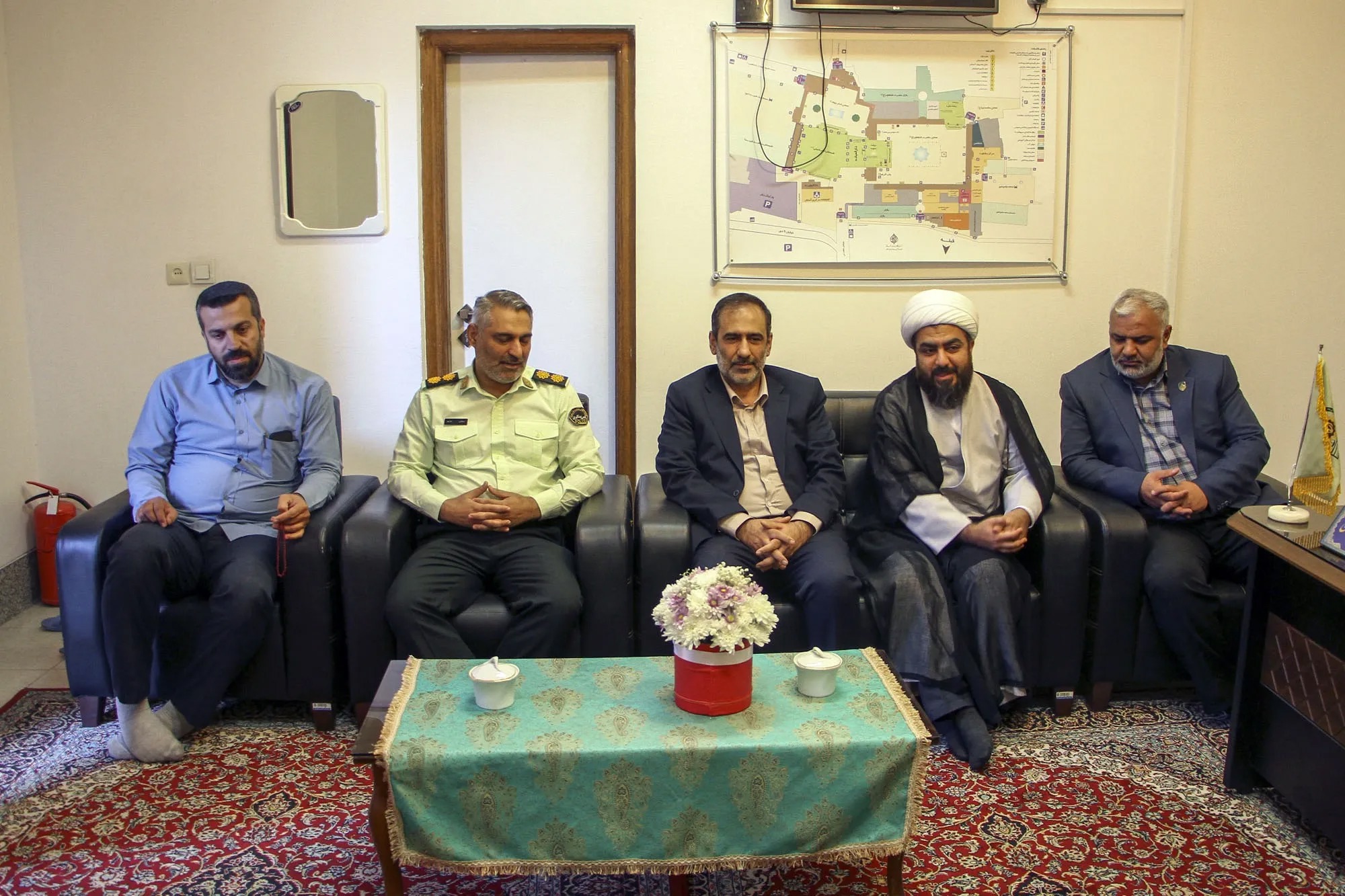 تقدیر مسئولان آستان مقدس حضرت شاهچراغ از خادمان امنیت
