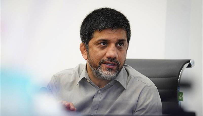 دبیر بازدید تاج را پس داد