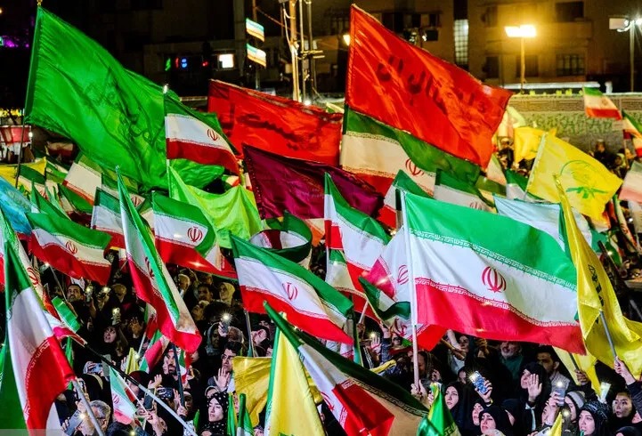 روحانیون از ابتدای شکل گیری تجمعات در کنار مردم حضور داشته اند