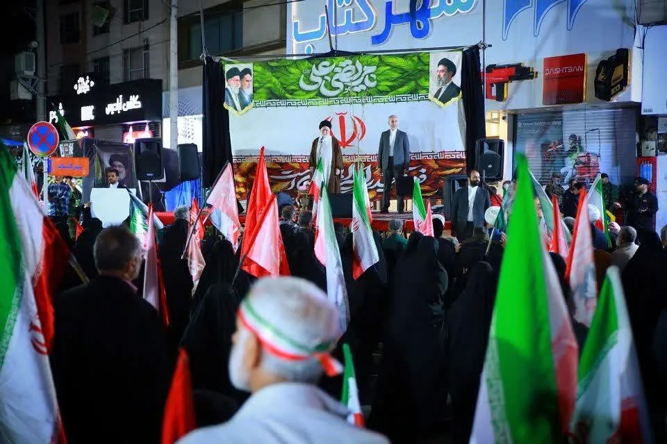 مردم و روحانیت، دو رکن پیروزی ایران در برابر دشمنان