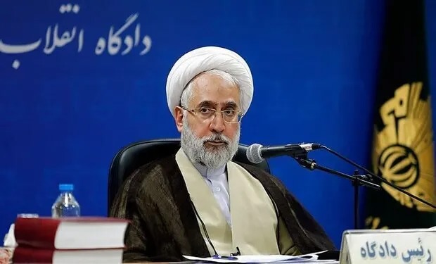 قضات، باید با علم حکم به حق دهند