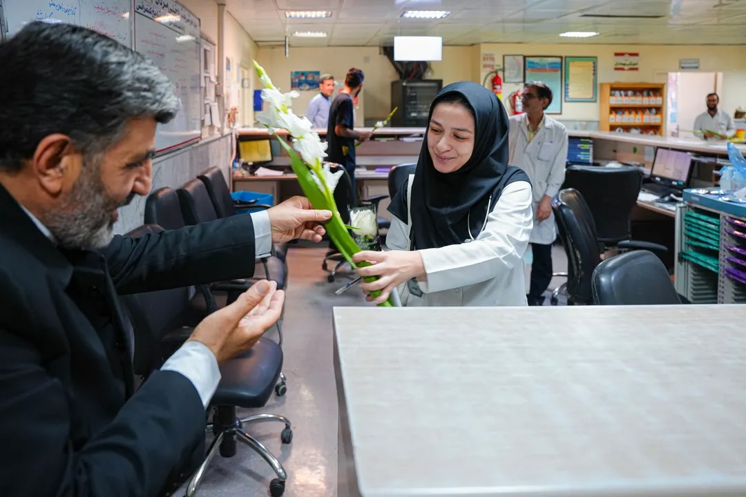 تجلیل خادمان مسجد جمکران از پرستاران و کادر درمان بیمارستان‌های قم