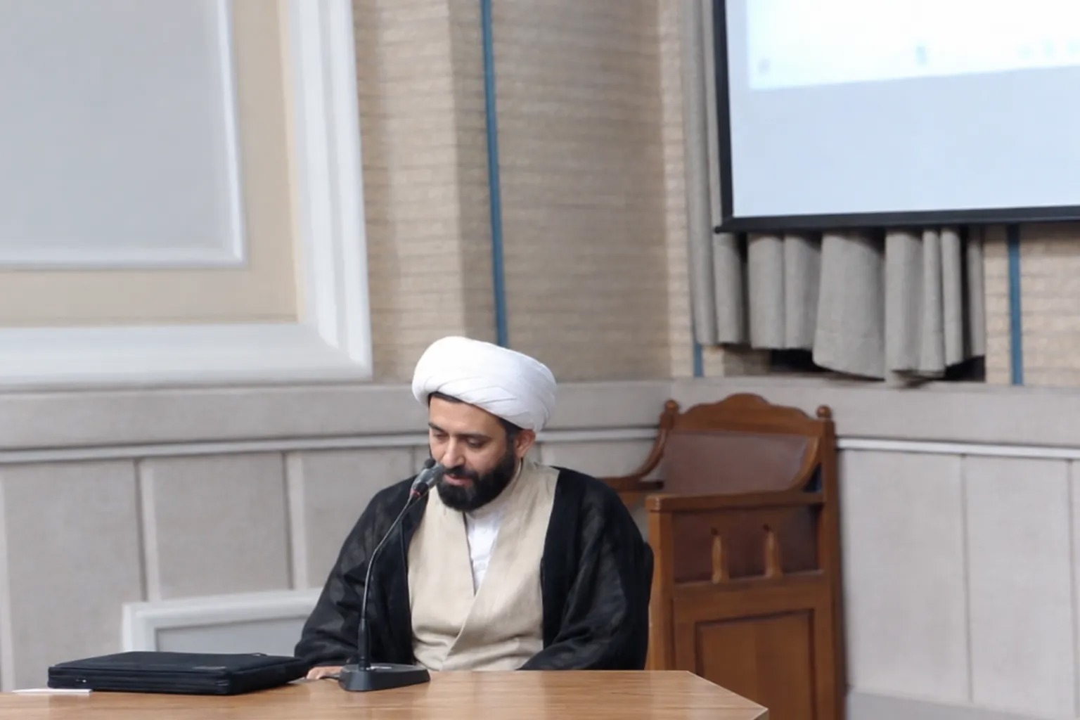 تأکید رهبر شهید انقلاب بر بهره‌گیری از تجربه‌های علمی