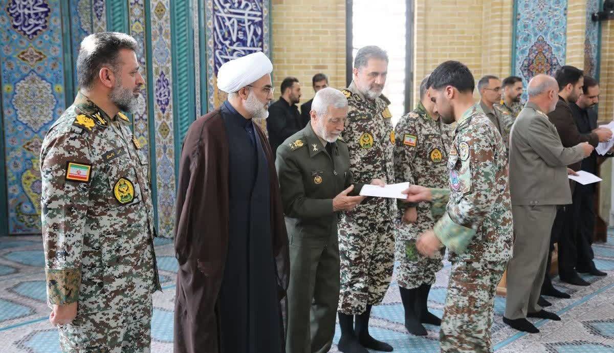 اعطای عطیه فرمانده کل قوا به دانش‌آموختگان دانشگاه افسری پدافند هوایی خاتم‌الانبیاء