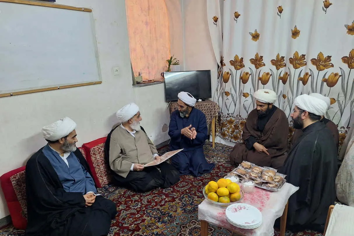 آیت الله شب‌زنده‌دار با خانواده‌های شهیدان حقانی و رسولی دیدار کرد