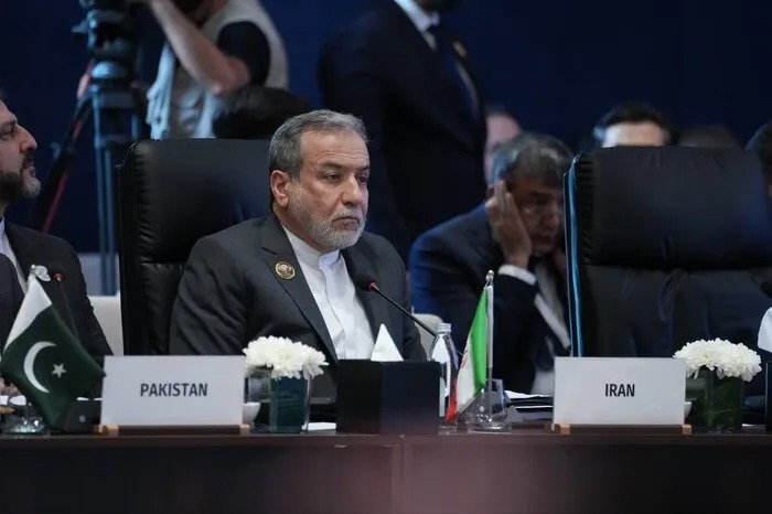 العربیه به نقل از منبع ایرانی: یکی از معاونان عراقچی هم‌اکنون در دوحه حضور دارد