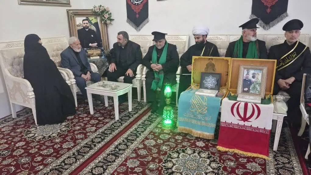 تجلیل از خانواده شهید مالک رحمتی در مراغه با حضور سفیران مسجد جمکران