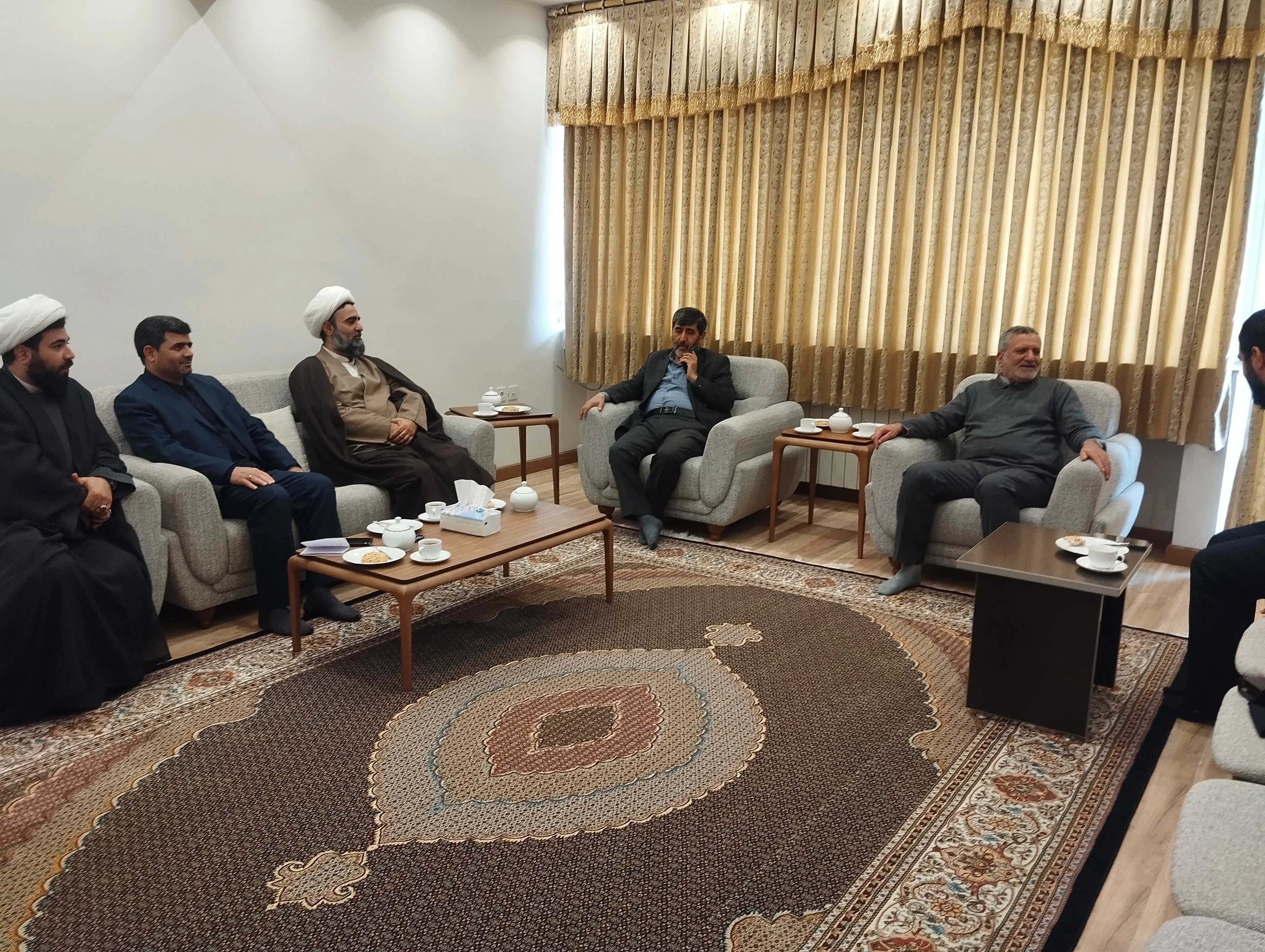 نشست مشترک مدیر حوزه استان با معاون ستاد اجرایی فرمان حضرت امام(ره)+ تصاویر